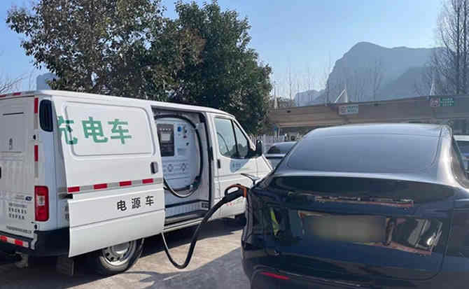 通山汽车搭电